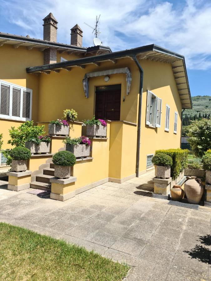 La Finestra Su Spello Apartment Bagian luar foto
